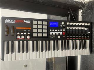 Akai Professional MPK49 49-Key USB MIDI Performance Keyboard Controller